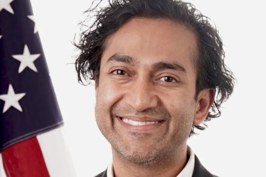 FDA Official Proposes 'Path Forward' After COVID Vaccine Claim