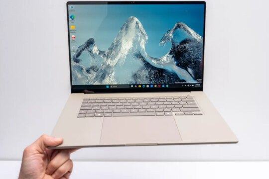 This 16-inch laptop is so light I can easily lift it with three fingers