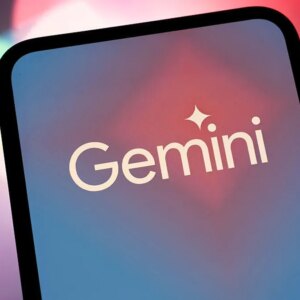 The Gemini logo appears on a smartphone screen with the Siri logo in the background.