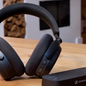 Everyone can hear your TV in their headphones using this transmitter