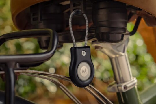 Moto’s new tracking tag comes with a healthy battery boost